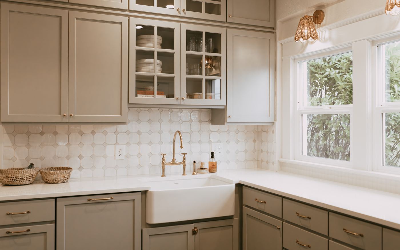 Kitchen with farmhouse sink and tile backsplash